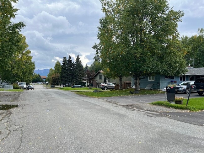 Building Photo - Quiet 2 bedroom with utilities included
