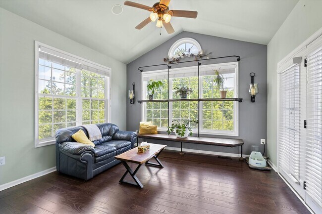 Building Photo - Gorgeous 5 Bed 3.5 Bathroom in Stafford, VA