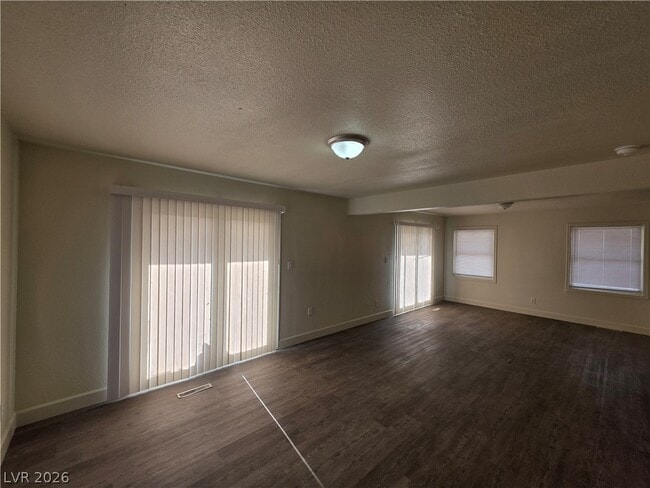 Building Photo - 1590 Mustang Dr