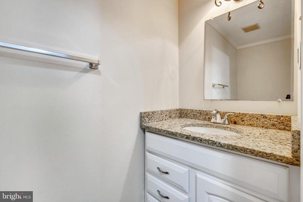 Building Photo - 1122 N Utah St