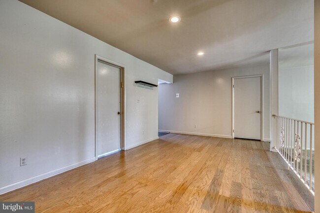 Building Photo - 7304 Park Village Ct