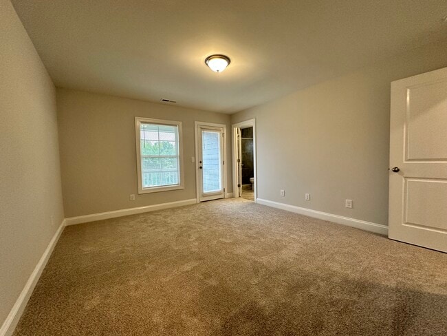 Master bedroom - 579 Forestville Rd
