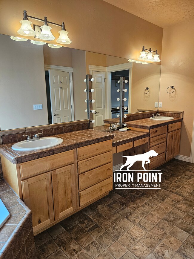 Building Photo - 3bed/3bath in sought after Nampa neighborhood w/3 car garage and large bonus room.