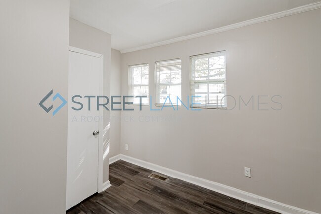 Building Photo - 8004 Rugby Ave