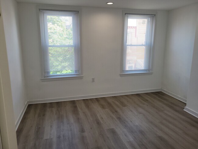 Building Photo - 2410 S Sheridan St