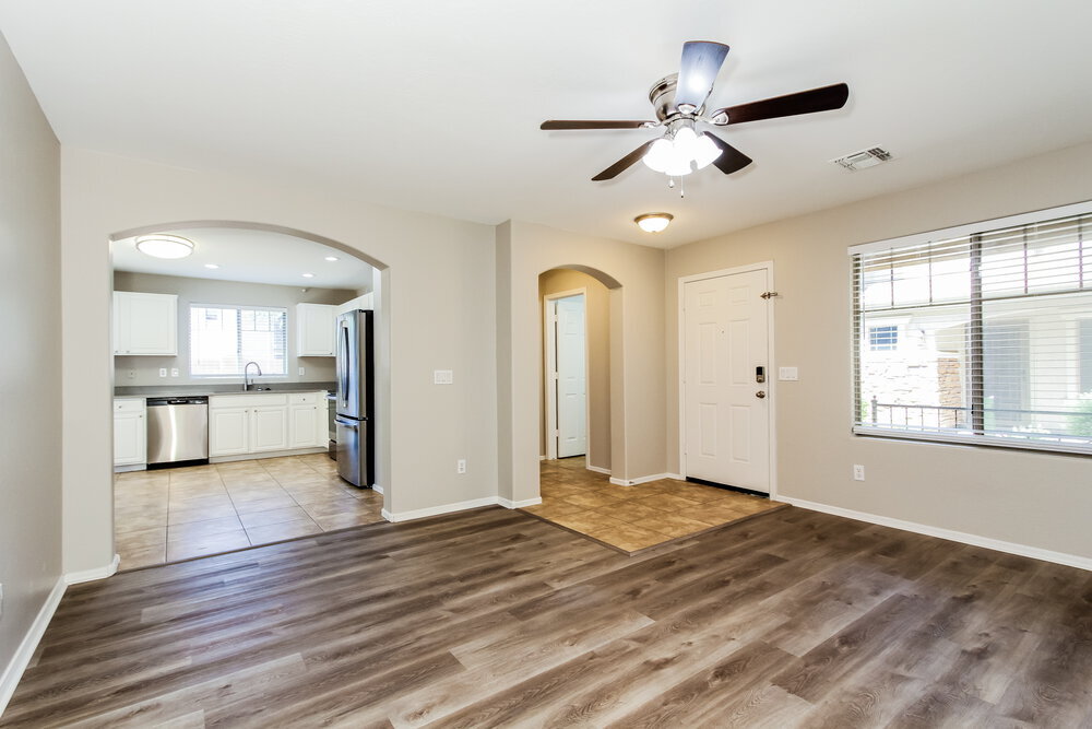 Building Photo - 2466 E Vermont Dr