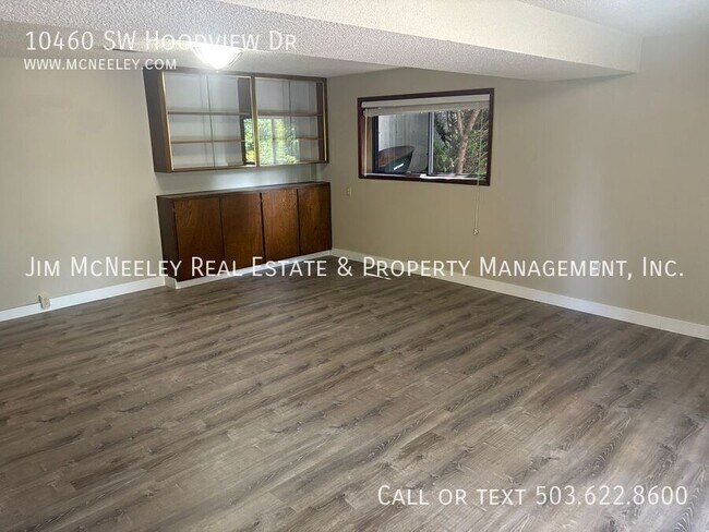 Building Photo - 10460 SW Hoodview Dr