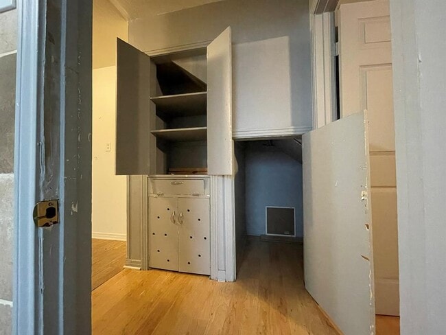 Building Photo - 537 Studewood St