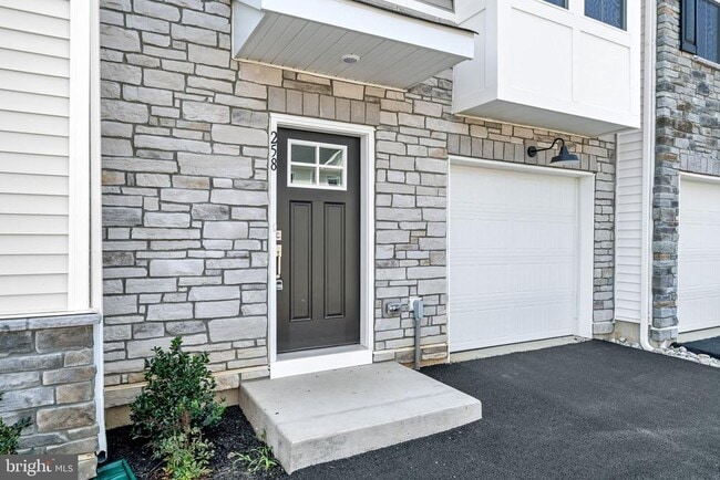 Building Photo - 258 Talucci Dr