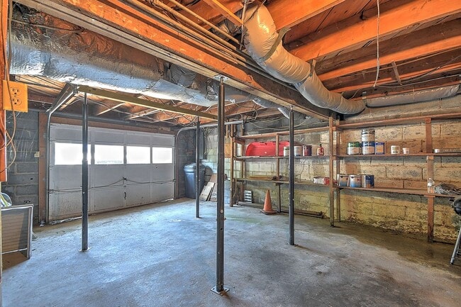 Building Photo - 597 Clear Branch Rd
