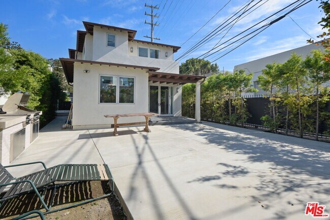 Building Photo - 1153 S Clark Dr