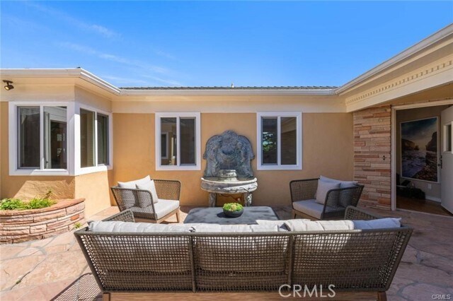 Building Photo - 557 Blumont St