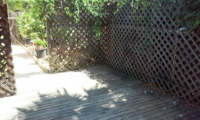 The deck - 5828 Soledad Rd