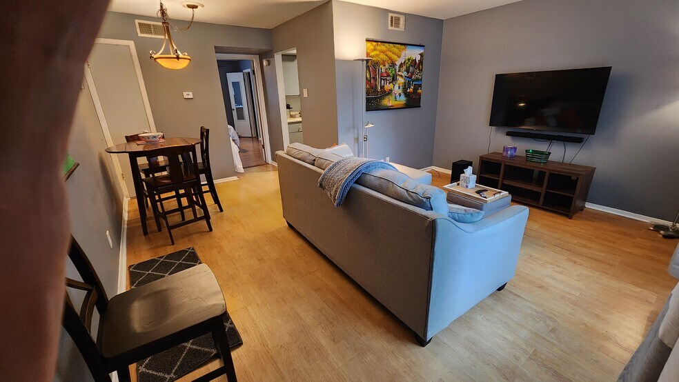 Furnished Apartment - 108 N Belvedere Blvd