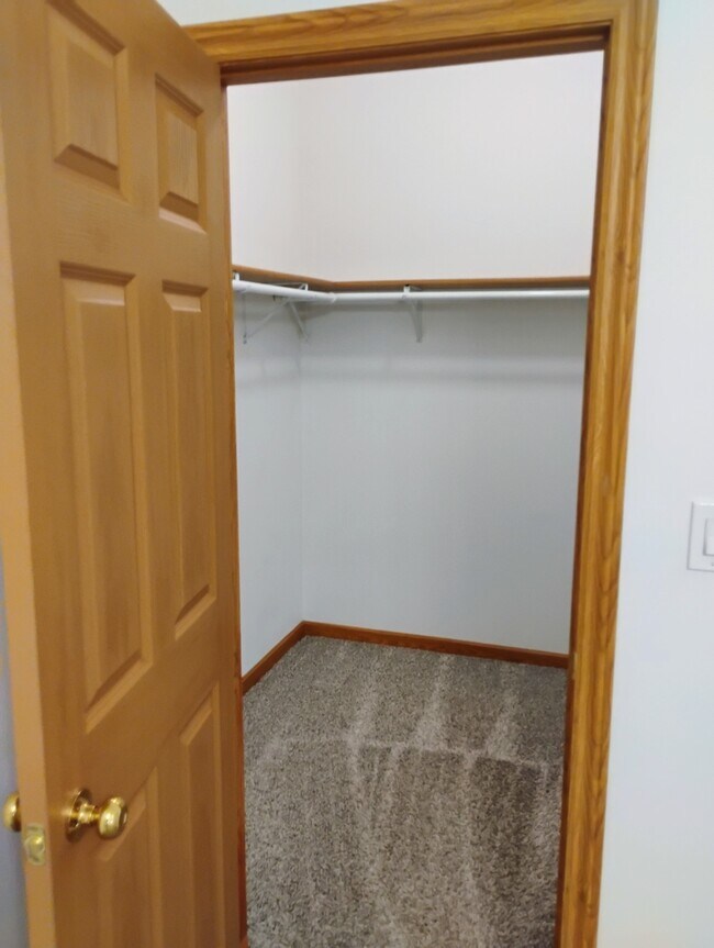 Building Photo - 397 Alles St