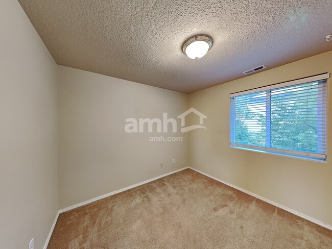 Building Photo - 34607 Rocky Ct