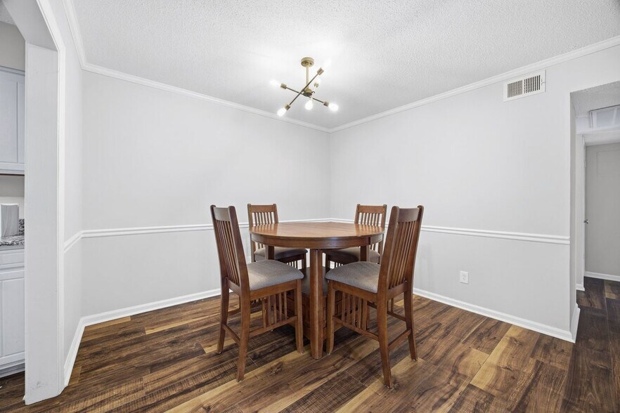 Building Photo - 4739 Hedgemore Dr