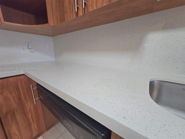 Building Photo - 6960 Miami Gardens Dr