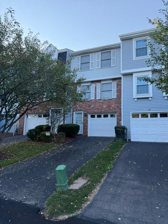 Building Photo - Beautiful Townhouse for Rent