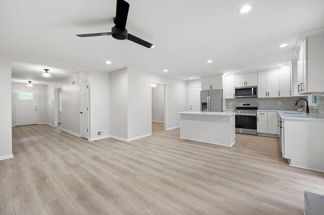 Building Photo - Beautifully Renovated Ranch in Marietta