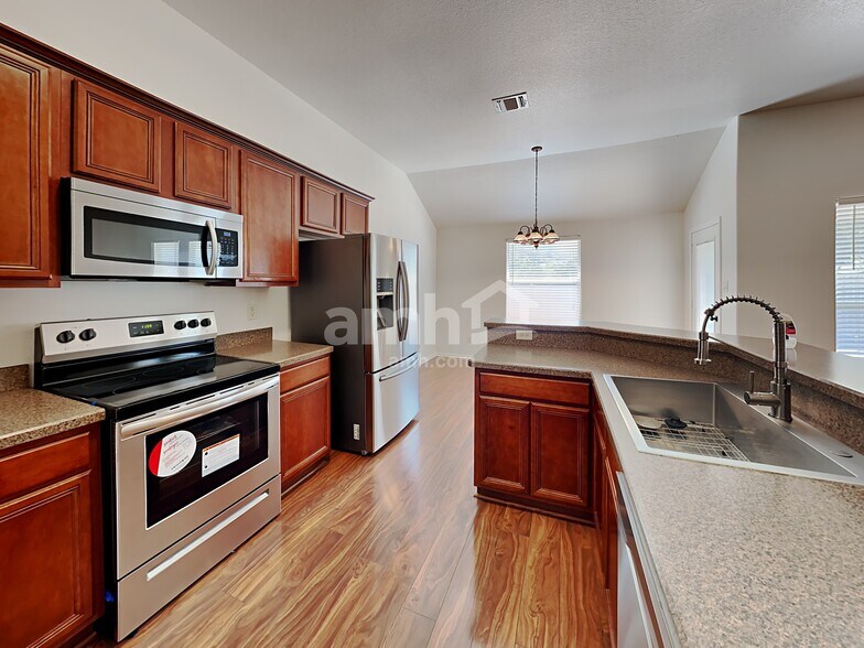 Building Photo - 6928 Denver City Dr