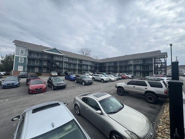 Building Photo - January 2026 (18-month lease) of FALL 2026 (12-month lease) $3,300/month for ENTIRE UNIT! Great l...