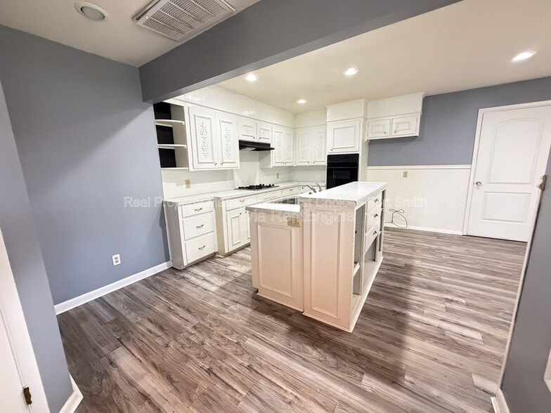 Building Photo - 1901 S 72nd St