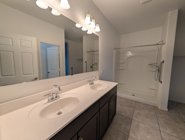 Building Photo - 9407 E Alfalfa Dr