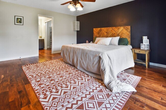 Building Photo - Pet Friendly Three Bedroom with Basement!