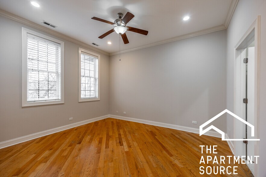 Building Photo - 2338 W Morse Ave