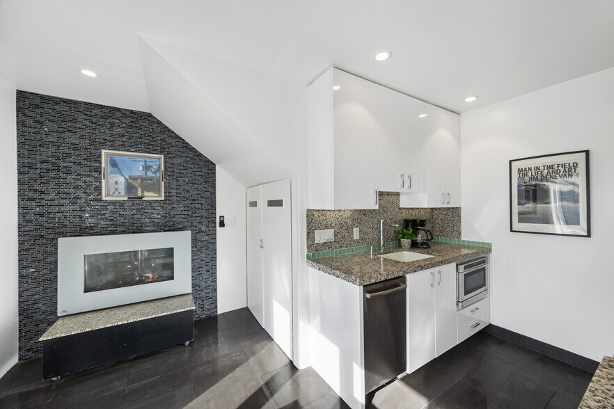 updated kitchen - 11 24th Ave