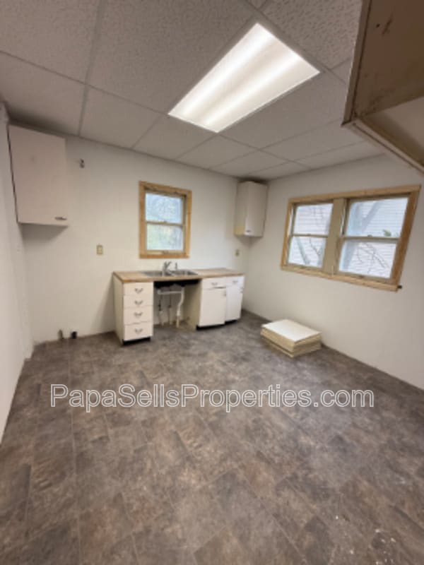 Building Photo - 327 E Stuart Ave