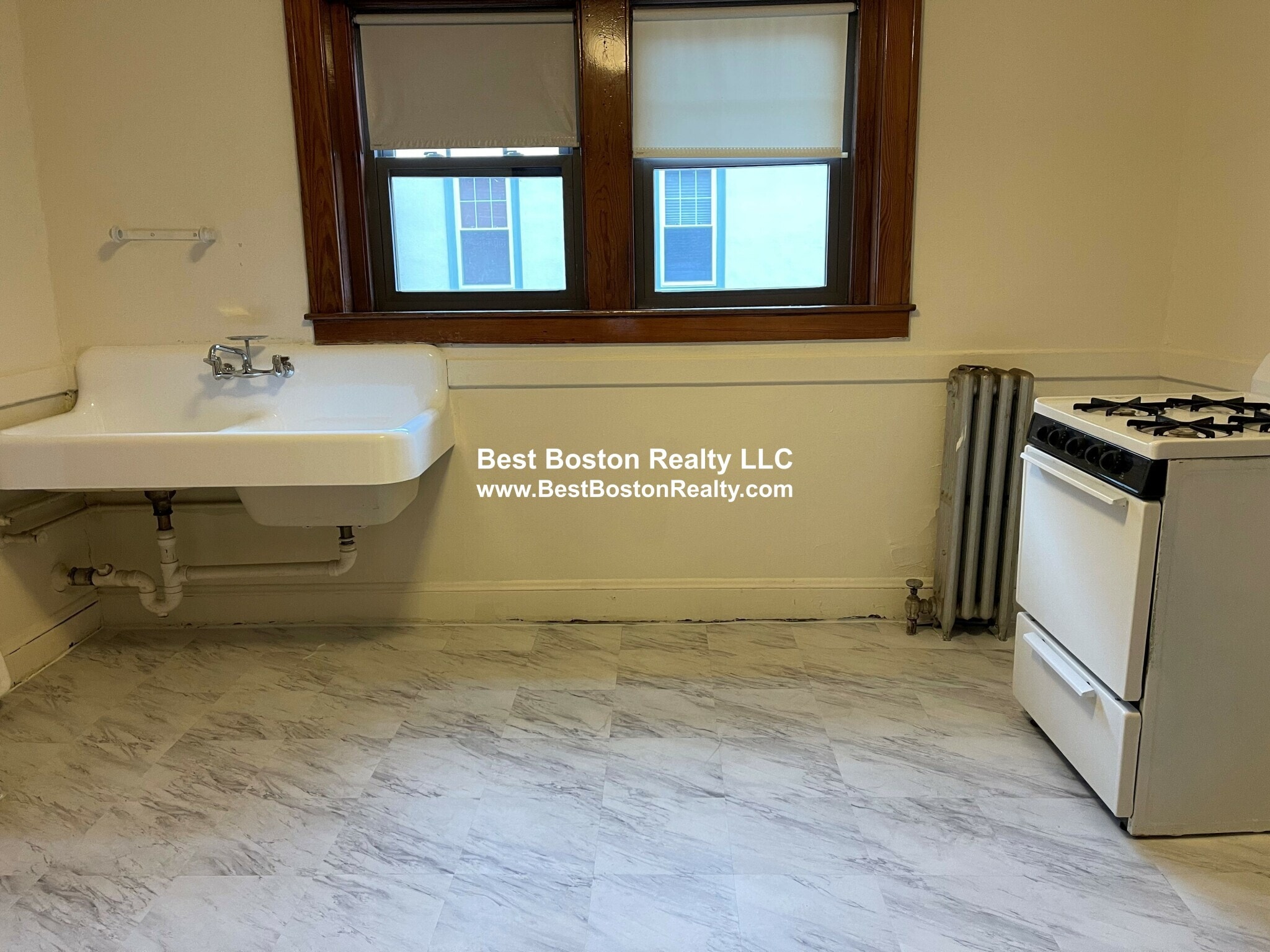 Building Photo - 22 W Wyoming Ave