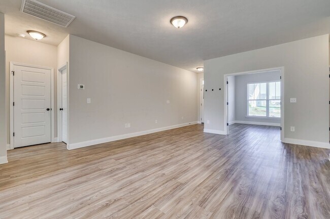 Building Photo - 340 Fox Haven Dr