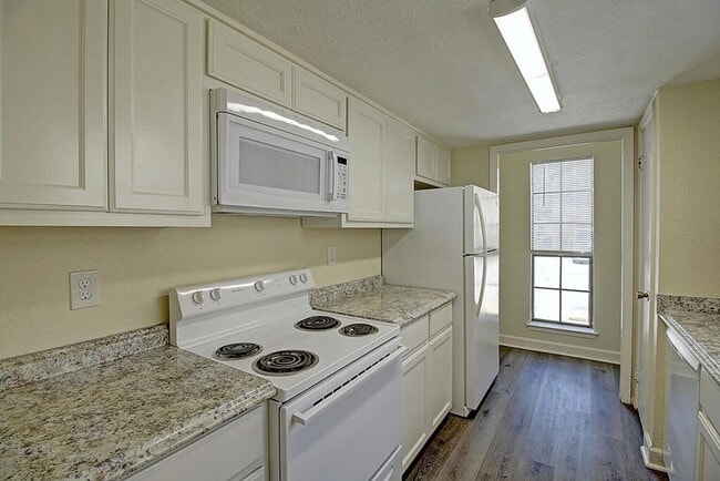 Building Photo - 2314 Capitan Dr