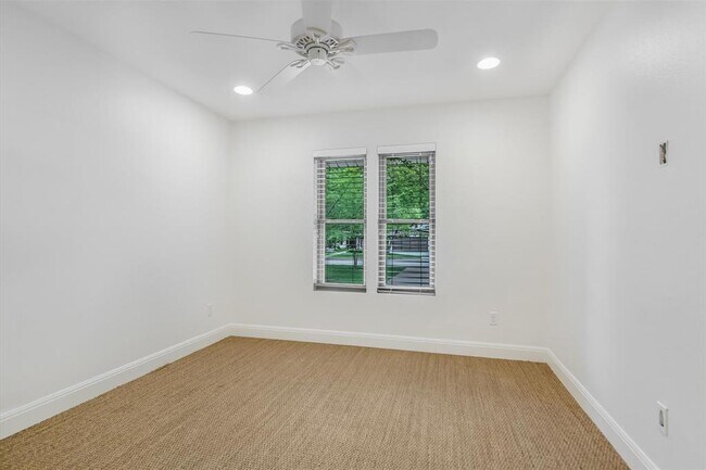 Building Photo - 306 Briarwood Trail