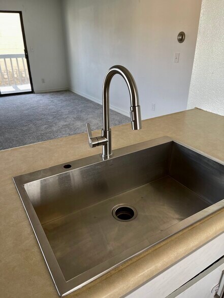 Building Photo - 2210 Split Rock Dr