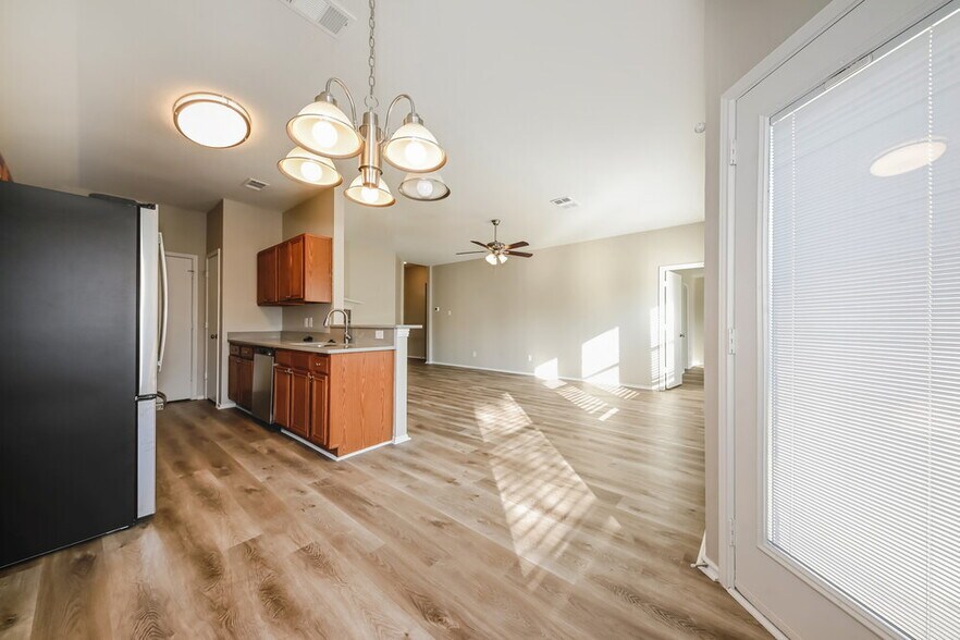 Building Photo - 1326 Misty Dr