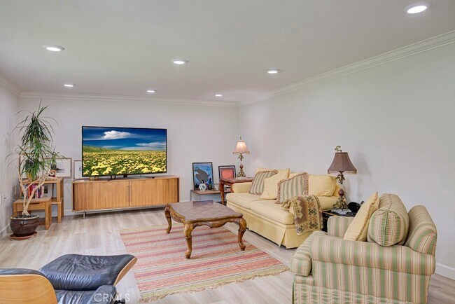 Building Photo - 5500 Paseo Del Lago W