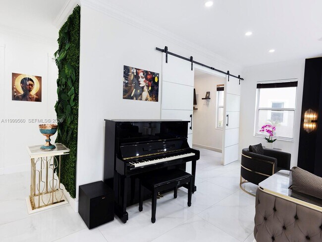 Building Photo - 4860 SW 161st Ln