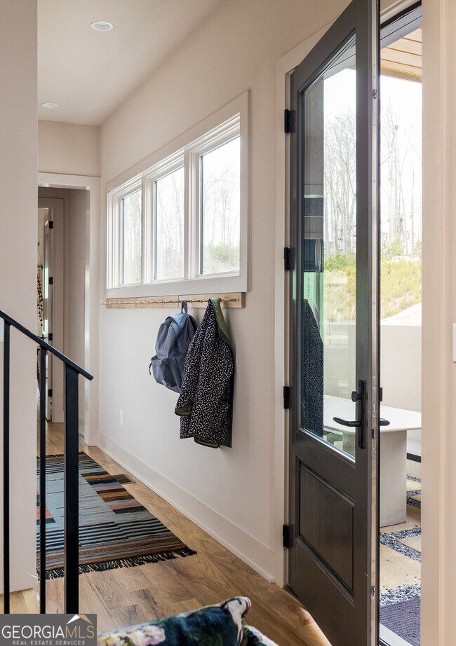 Building Photo - 1190 Mado Lp