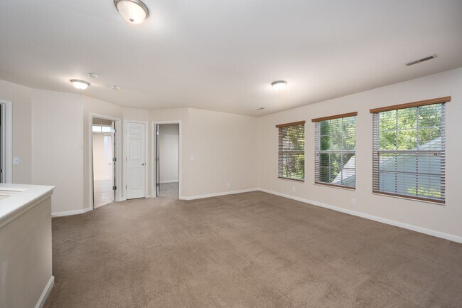 Building Photo - **5-BEDROOM HOME IN AMENITY-RICH MCKAY'S M...