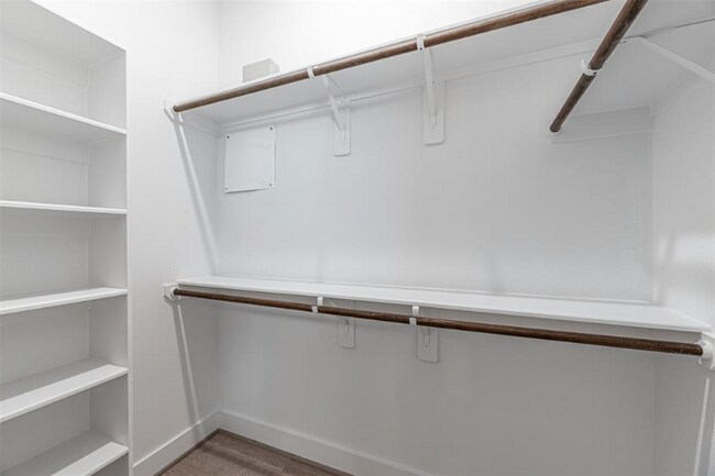 Building Photo - 204 Marathon St