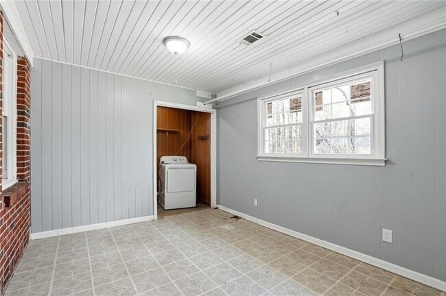 Building Photo - 5205-5205 Five Forks Trickum Rd SW