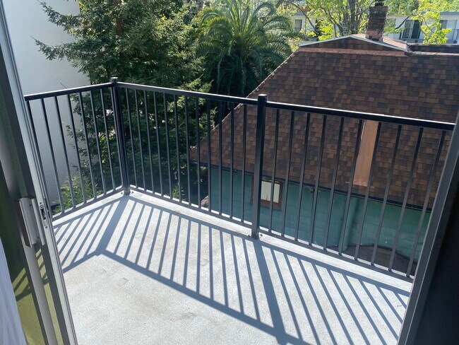 Building Photo - 666 Oakland Ave