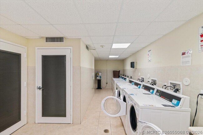 Building Photo - 1515 E Broward Blvd