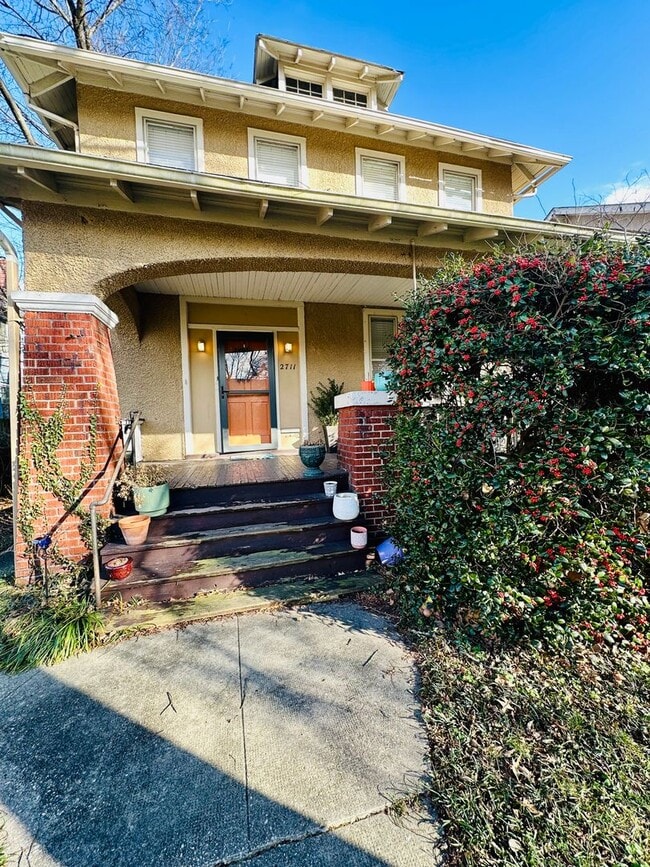 Building Photo - Gorgeous 4bdrm/1.5bth Home Located on Seminary Avenue in Richmond's North Side!!