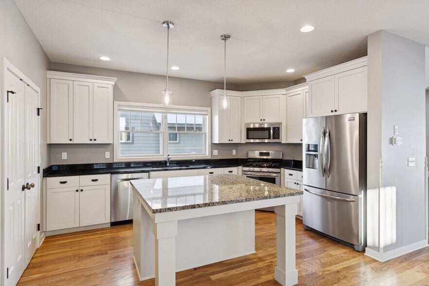 Building Photo - 14246 Garden Way N