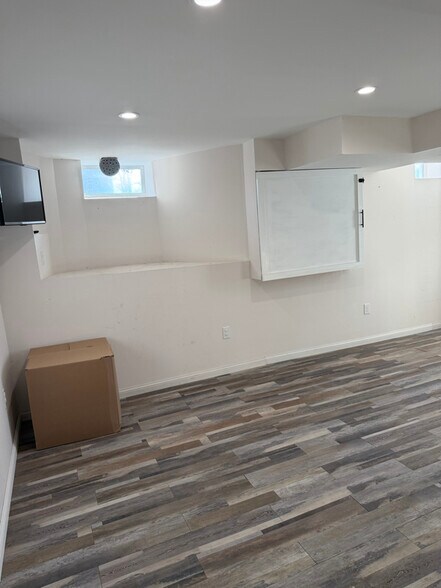 Building Photo - 89 Monroe St