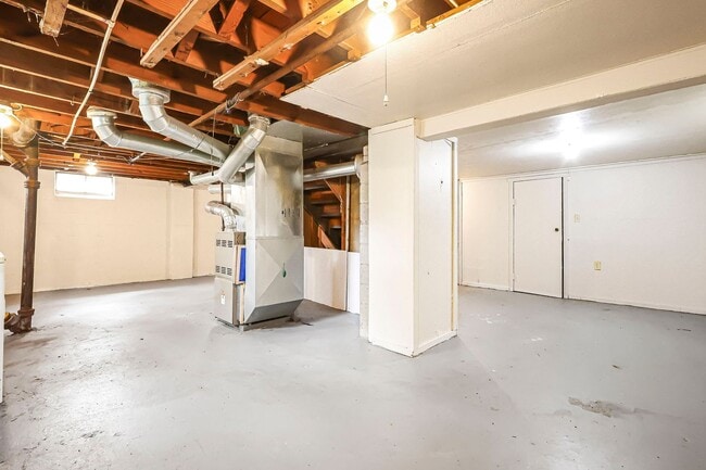 Building Photo - Newly Renovated - 3 Bed, 1.5 Bath Single-Family Home w/ Garage!!